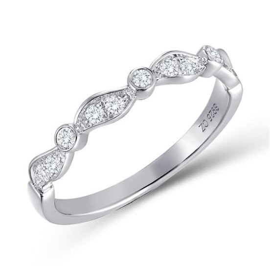18-karat gold diamond trilogy ring